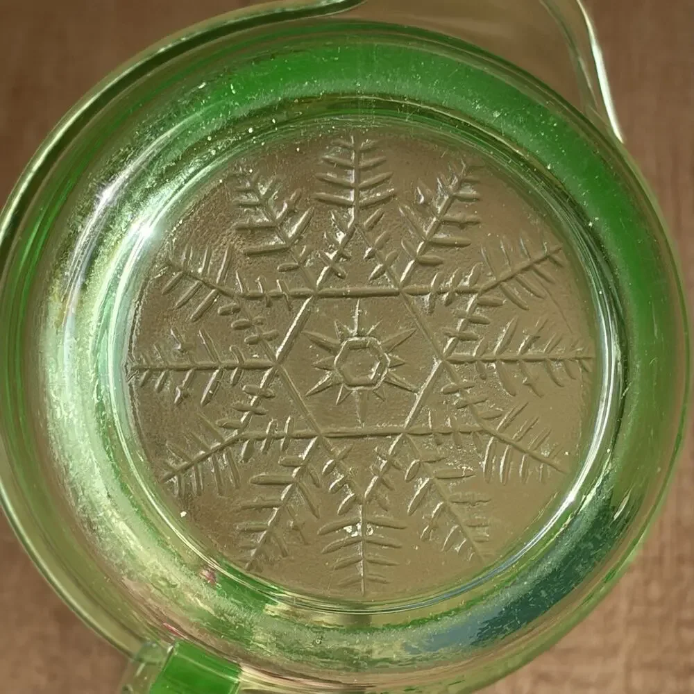 Rare T&S Torrington Handimaid Green Depression Uranium Glass 5 Cup Measuring Cup